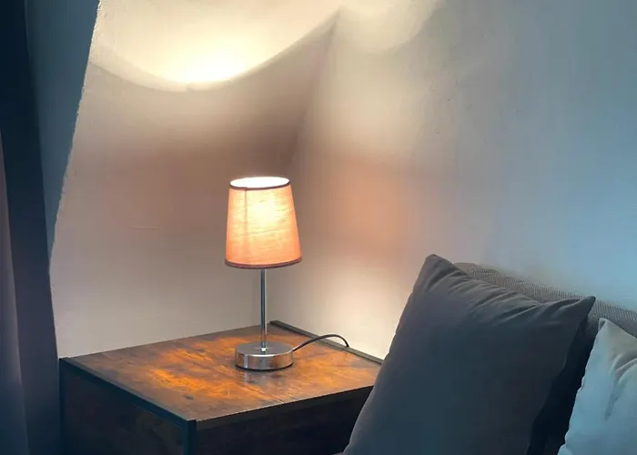 City Apartment, Ferienwohnung 3 Zkdb, Balkon, Dachgeschoss, Naehe Duesseldorf