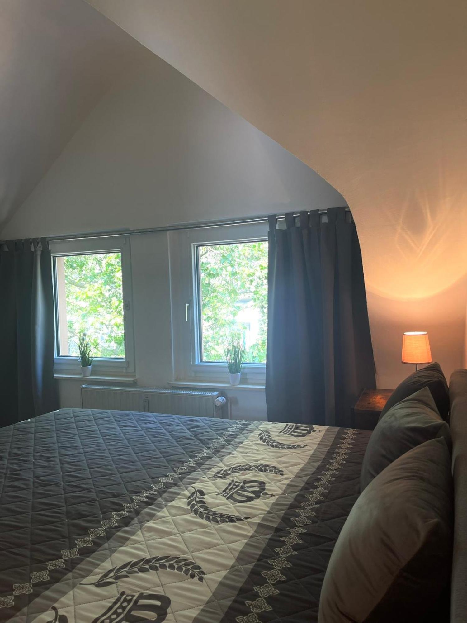Apartment, 3 Zkdb, Balkon, Dachgeschoss, Naehe Duesseldorf * Krefeld
